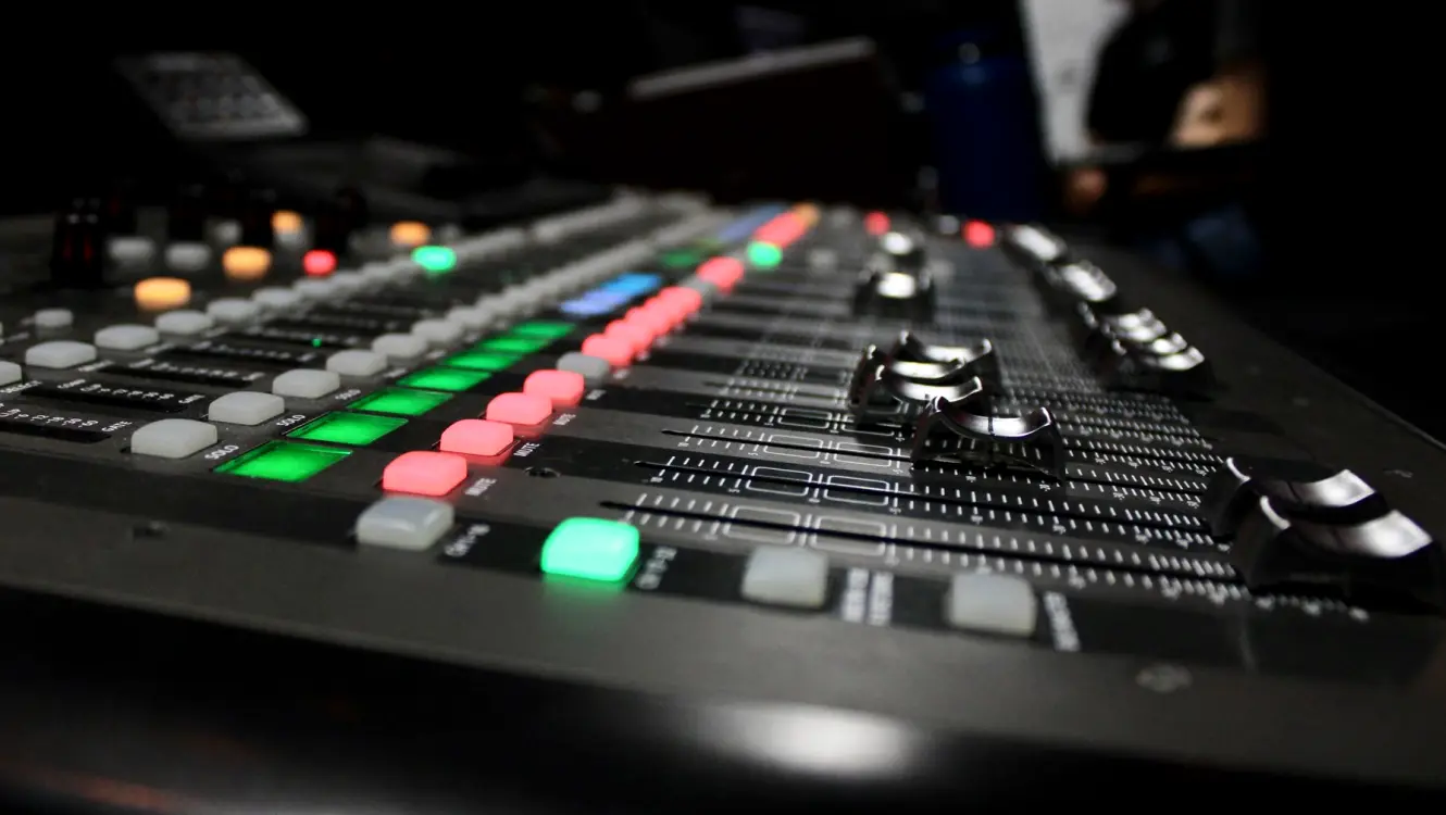 Six Common Mistakes in a Live Show Workflow Review and How to Avoid Them